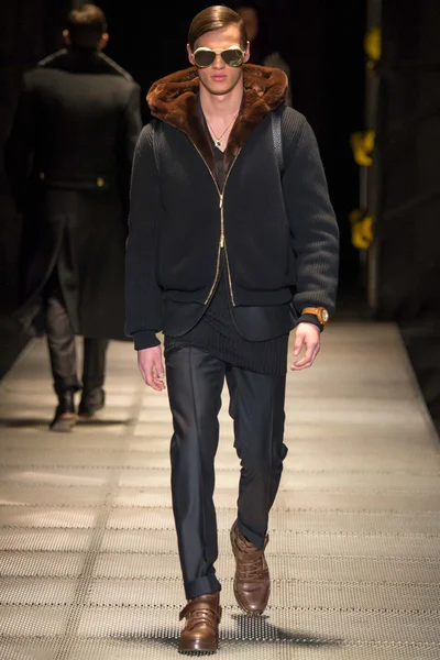 Look 14